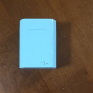 Sleek White Wireless Earbud Case